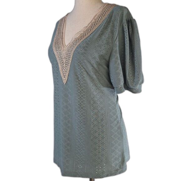 Beautiful Slimming Knit Top With Lacy V Neck Size Medium - Picture 6 of 8